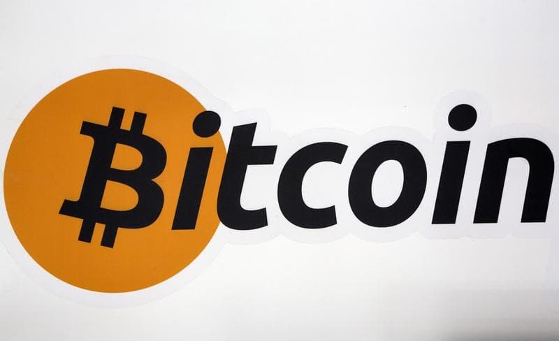 Bitcoin spot funds lost $825 million in five trading days.