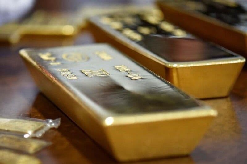 Gold prices edge lower as Dec rate cut bets recede; payrolls data awaited