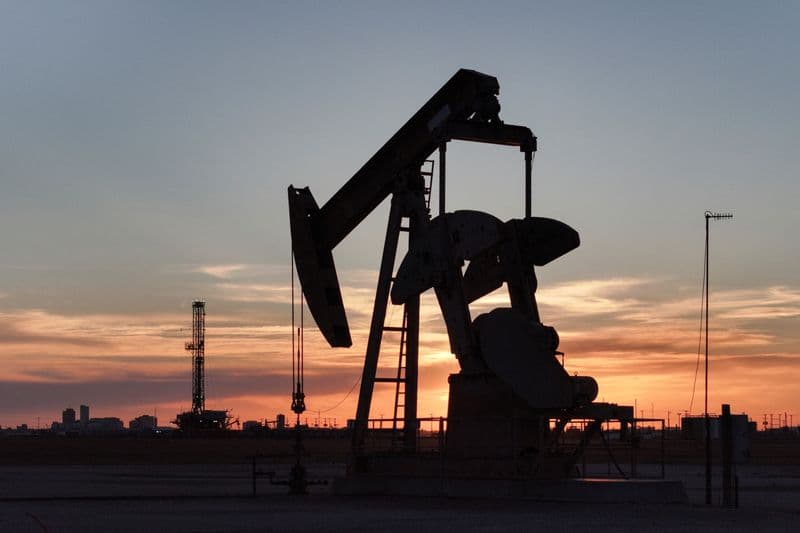 Насколько чувствительны энергетические акции к ценам на нефть?