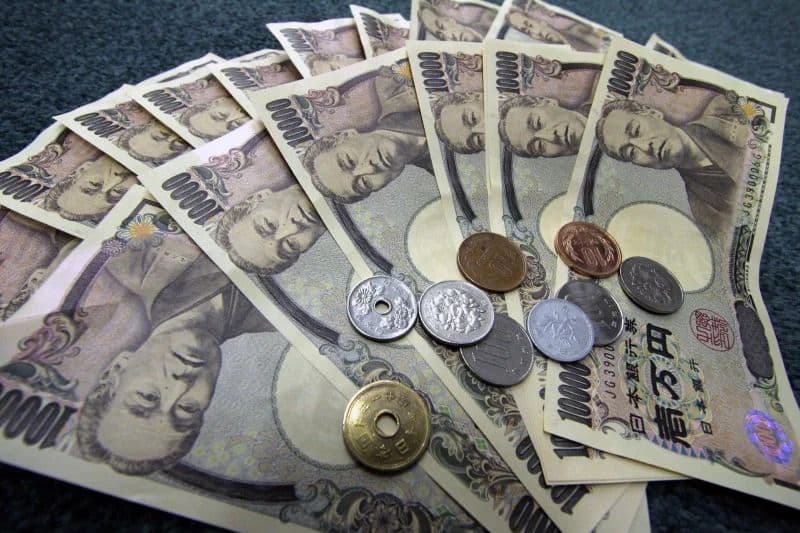 Why did the Japanese yen collapse in 2026?