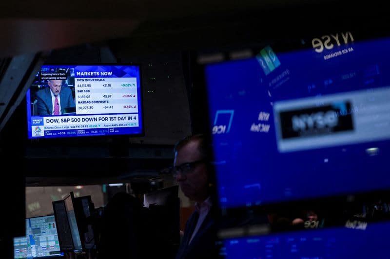 Labor market set for modest recovery in march