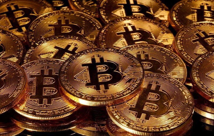 Криптовалюта Биткоин просела на 10% в медвежьей торговле с откатом