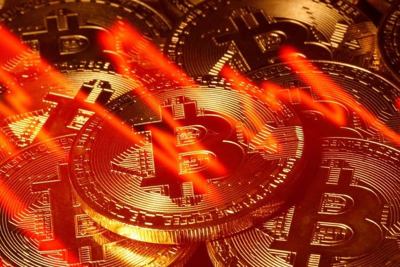 Bitcoin today: falls to $92,500 on Trump tariffs