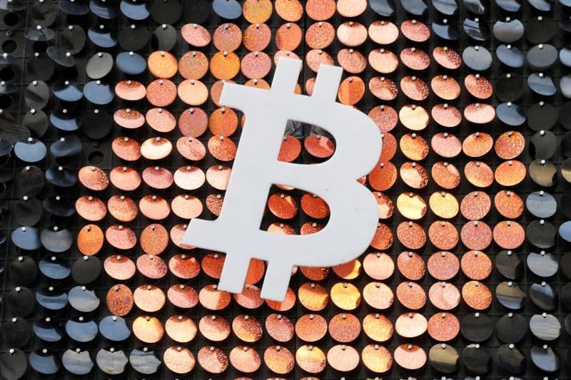 Биткоин торгуется около $80 000: корпоративный спрос и политика США в фокусе