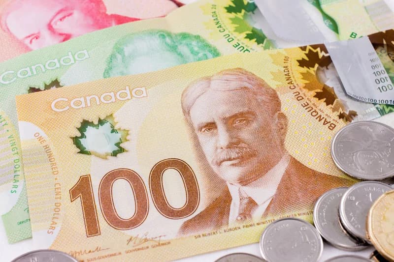 Canadian dollar weakens amid trade risks, Fed concerns