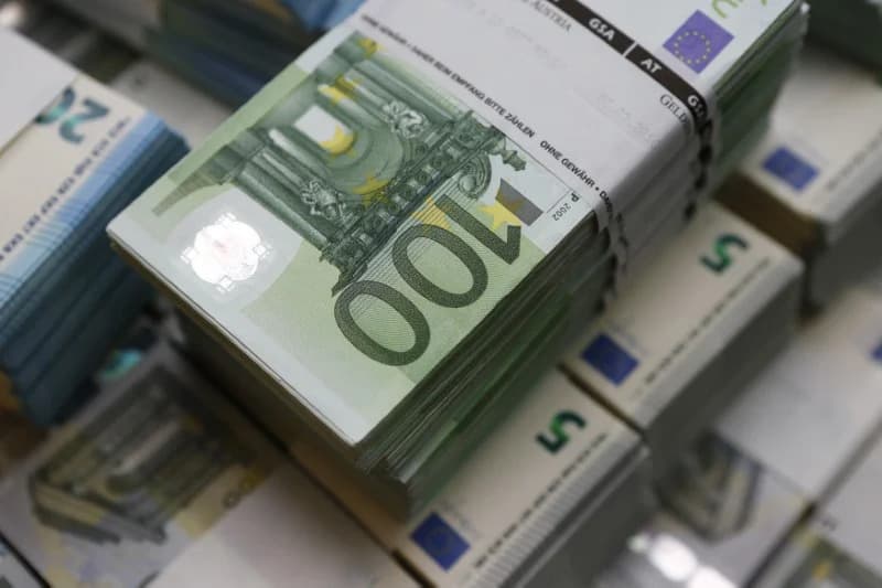 The US sold euros to support the yen "behind the ECB's back."