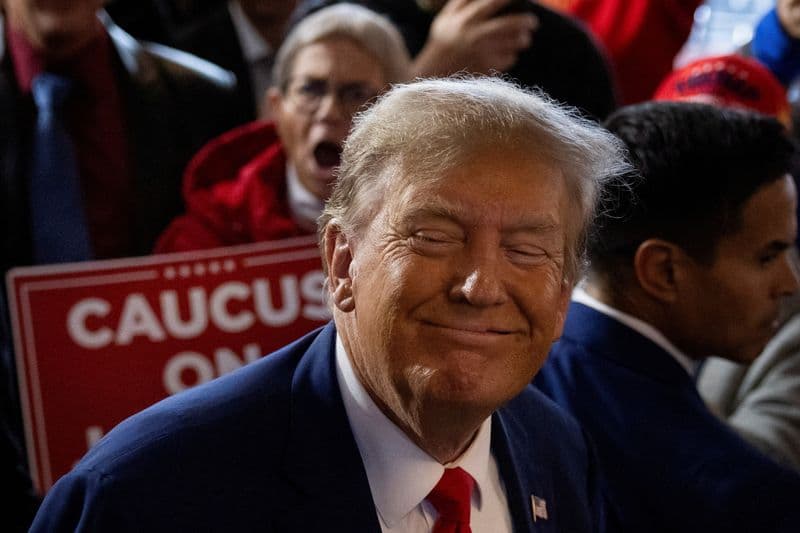 Trump posts labor market data chart ahead of release